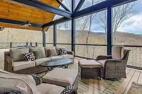 Deck & Mountain Views: 'black Chalet' in Glenville