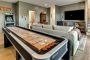 Deck & Mountain Views: 'black Chalet' in Glenville