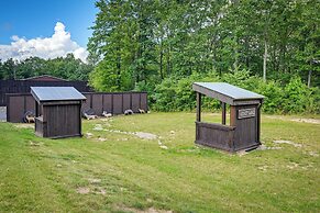 Deck & Mountain Views: 'black Chalet' in Glenville
