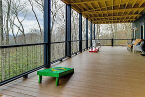 Deck & Mountain Views: 'black Chalet' in Glenville