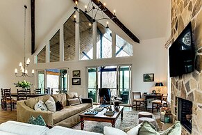 Deck & Mountain Views: 'black Chalet' in Glenville