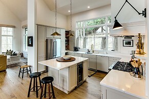 Deck & Mountain Views: 'black Chalet' in Glenville