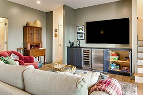 Deck & Mountain Views: 'black Chalet' in Glenville