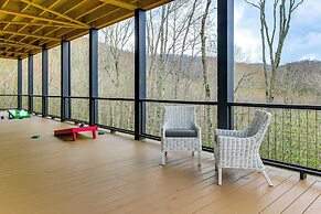 Deck & Mountain Views: 'black Chalet' in Glenville