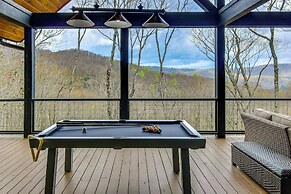 Deck & Mountain Views: 'black Chalet' in Glenville