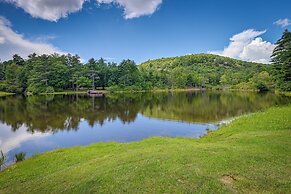 Deck & Mountain Views: 'black Chalet' in Glenville