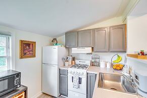 Hike, Sip & Explore: Charming Waterford Cottage!