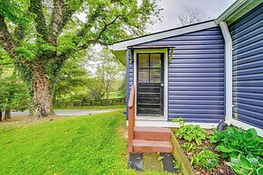 Hike, Sip & Explore: Charming Waterford Cottage!