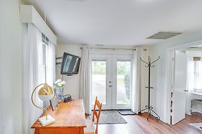 Hike, Sip & Explore: Charming Waterford Cottage!