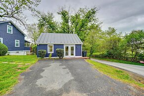 Hike, Sip & Explore: Charming Waterford Cottage!