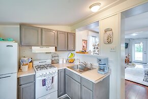 Hike, Sip & Explore: Charming Waterford Cottage!