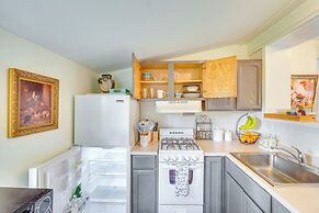 Hike, Sip & Explore: Charming Waterford Cottage!