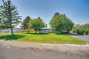 9 Mi to The Gorge: Updated Retreat w/ Yard!