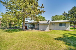 9 Mi to The Gorge: Updated Retreat w/ Yard!