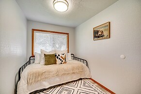 9 Mi to The Gorge: Updated Retreat w/ Yard!