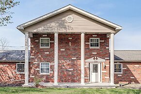 Game Room, Deck & Fire Pit: Covington Township Gem