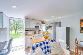 < 1 Mi to Wineries: Quaint & Cozy Waterford Studio