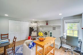 < 1 Mi to Wineries: Quaint & Cozy Waterford Studio