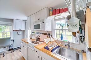 < 1 Mi to Wineries: Quaint & Cozy Waterford Studio