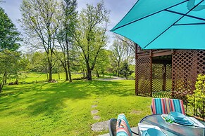 < 1 Mi to Wineries: Quaint & Cozy Waterford Studio