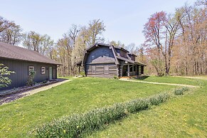 4 Mi to Dtwn: Spacious Family Cabin in Jonesville!