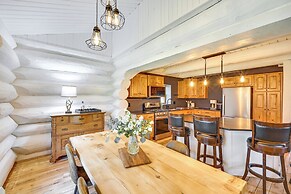 4 Mi to Dtwn: Spacious Family Cabin in Jonesville!