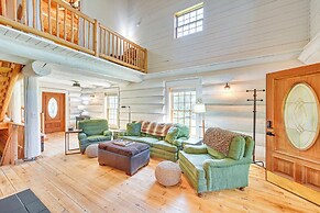 4 Mi to Dtwn: Spacious Family Cabin in Jonesville!