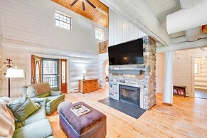 4 Mi to Dtwn: Spacious Family Cabin in Jonesville!