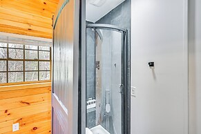4 Mi to Dtwn: Spacious Family Cabin in Jonesville!