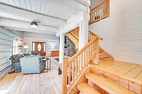 4 Mi to Dtwn: Spacious Family Cabin in Jonesville!