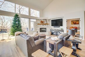 3 Mi to Winery: Jasper Mountain Chalet w/ Hot Tub!