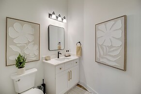 3 Mi to Winery: Jasper Mountain Chalet w/ Hot Tub!