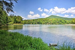 3 Mi to Winery: Jasper Mountain Chalet w/ Hot Tub!