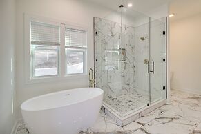 3 Mi to Winery: Jasper Mountain Chalet w/ Hot Tub!