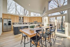 3 Mi to Winery: Jasper Mountain Chalet w/ Hot Tub!