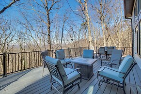 3 Mi to Winery: Jasper Mountain Chalet w/ Hot Tub!