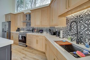 3 Mi to Winery: Jasper Mountain Chalet w/ Hot Tub!