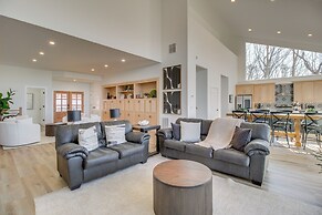 3 Mi to Winery: Jasper Mountain Chalet w/ Hot Tub!