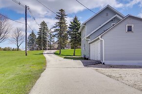 Algoma Retreat: Near Beach, Game Room, Yard