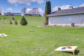 Algoma Retreat: Near Beach, Game Room, Yard