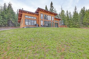 Luxe Mtn-view Escape 5 Mi to Dtwn Priest River!