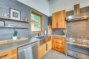 Luxe Mtn-view Escape 5 Mi to Dtwn Priest River!