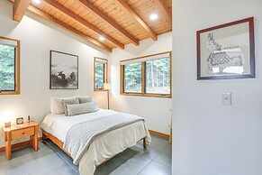 Luxe Mtn-view Escape 5 Mi to Dtwn Priest River!