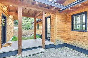 Luxe Mtn-view Escape 5 Mi to Dtwn Priest River!
