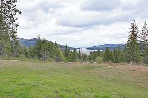 Luxe Mtn-view Escape 5 Mi to Dtwn Priest River!