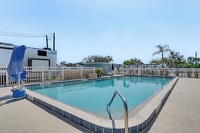 Davenport Couple's Retreat w/ Resort Perks!