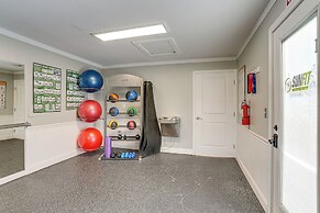 Davenport Couple's Retreat w/ Resort Perks!