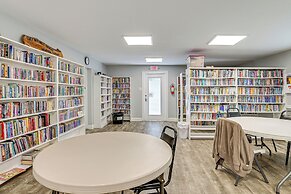 Davenport Couple's Retreat w/ Resort Perks!