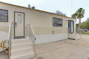 Davenport Couple's Retreat w/ Resort Perks!