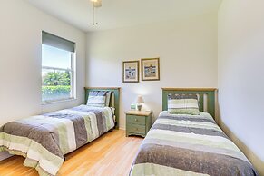 6 Mi to Fort Myers Beach: Lakefront Home w/ Pool